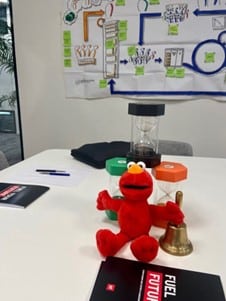 Elmo in vergadering
